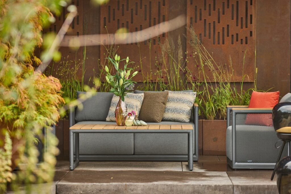 Integrated materials within a considered outdoor scheme.